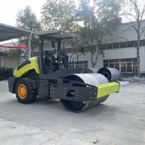 座驾压路机STS06